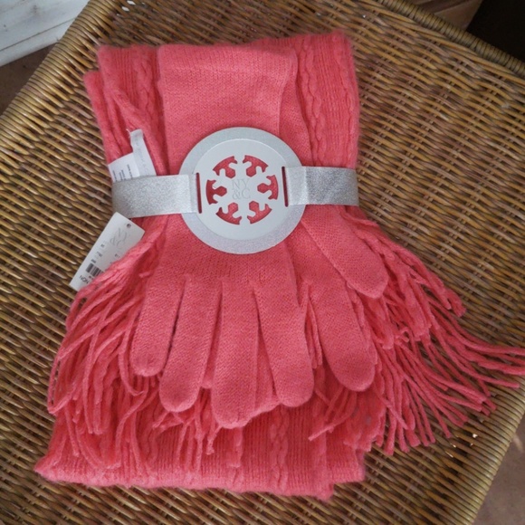 New York & Company Accessories - ♡Scarf/gloves set